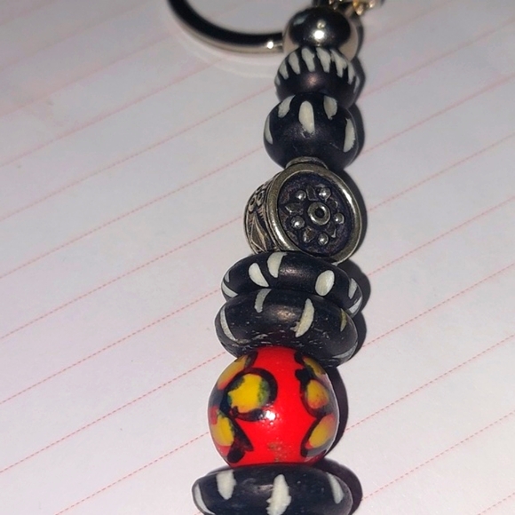 Keychain Carved Bone Beads Black and White .Handcrafted. - Picture 4 of 6